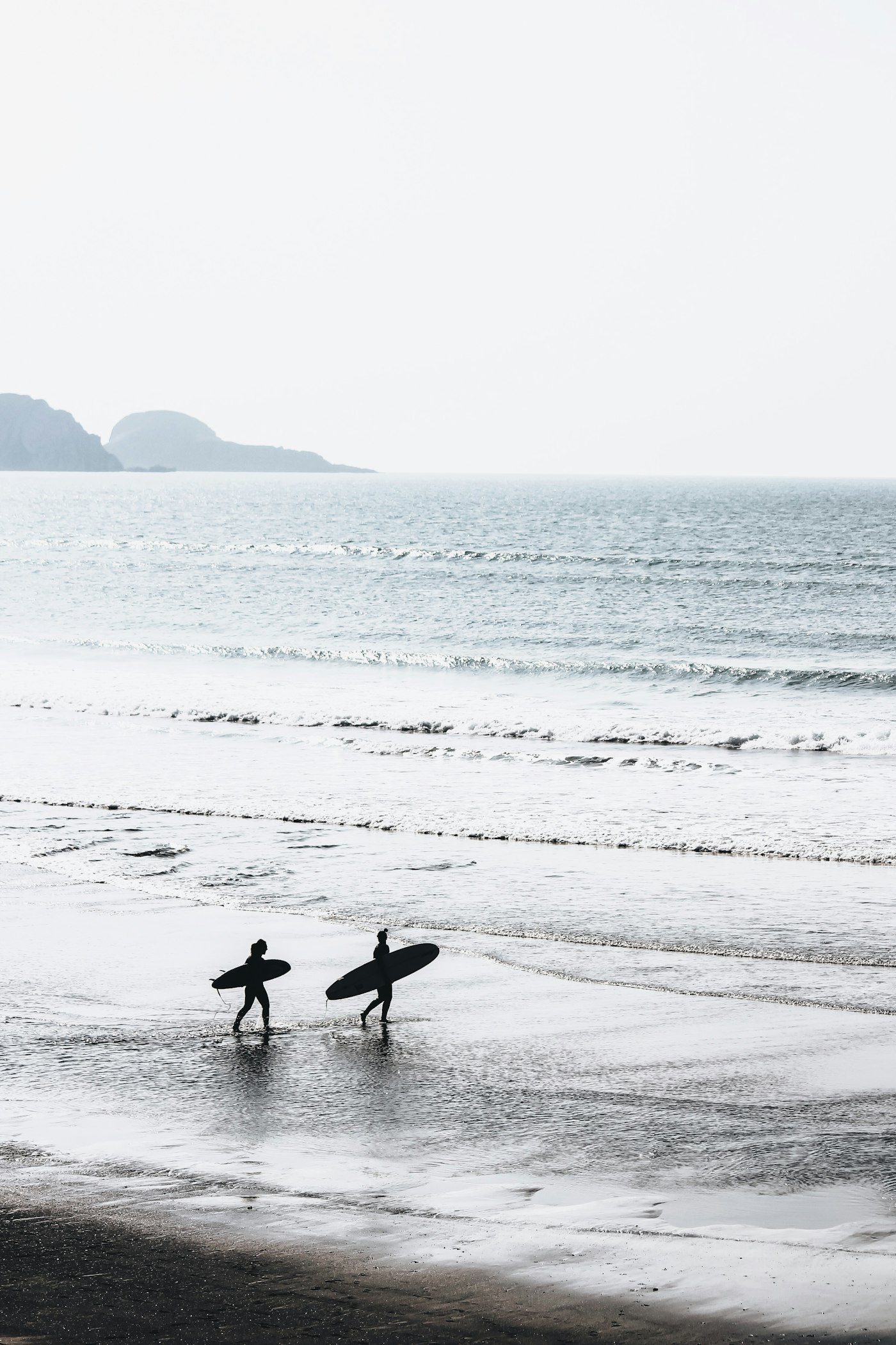 Una clase de surf junto al mar